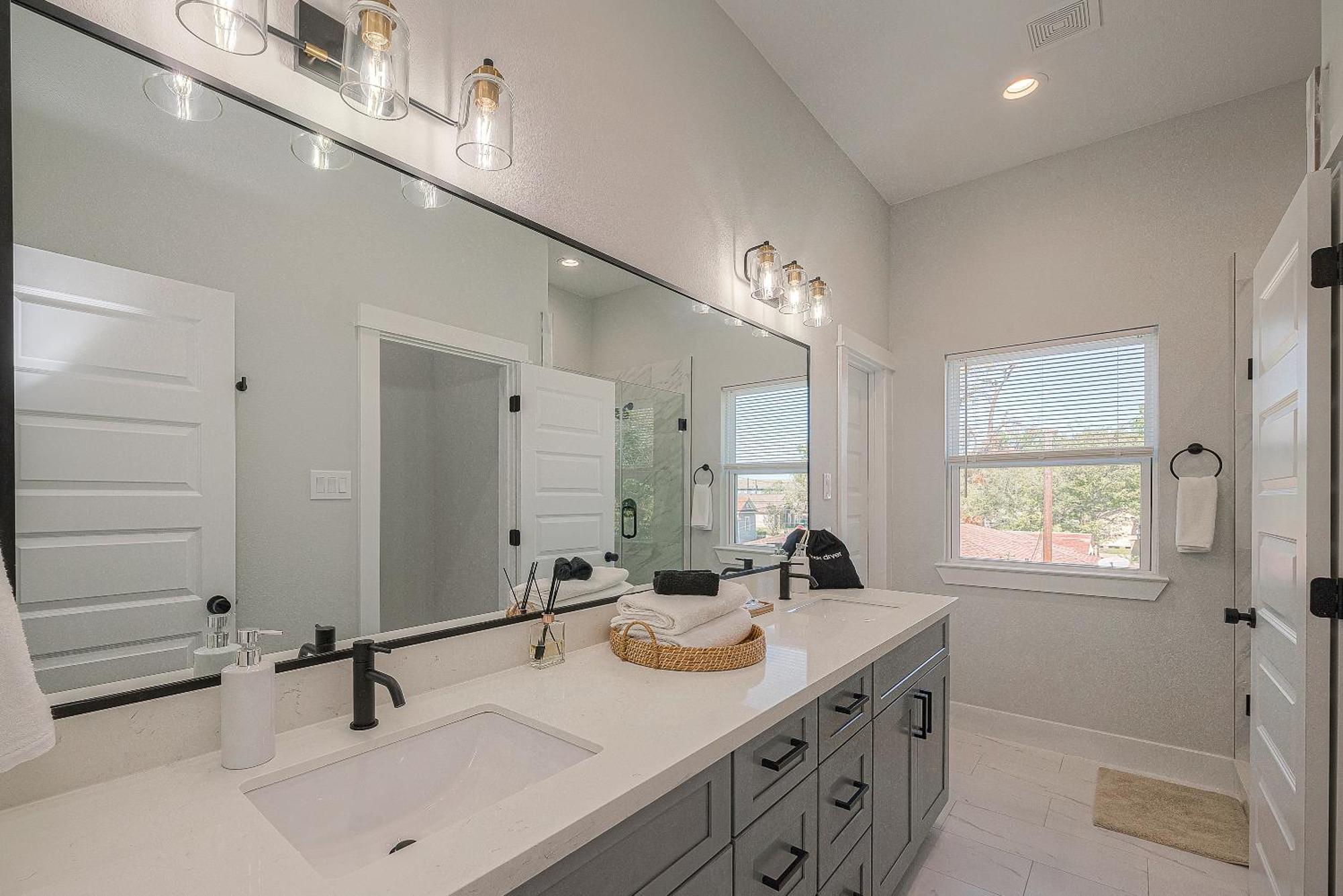 Modern Home Near Downtown With Fast Wifi, Bbq, Games & Ev Equipped! Houston Extérieur photo