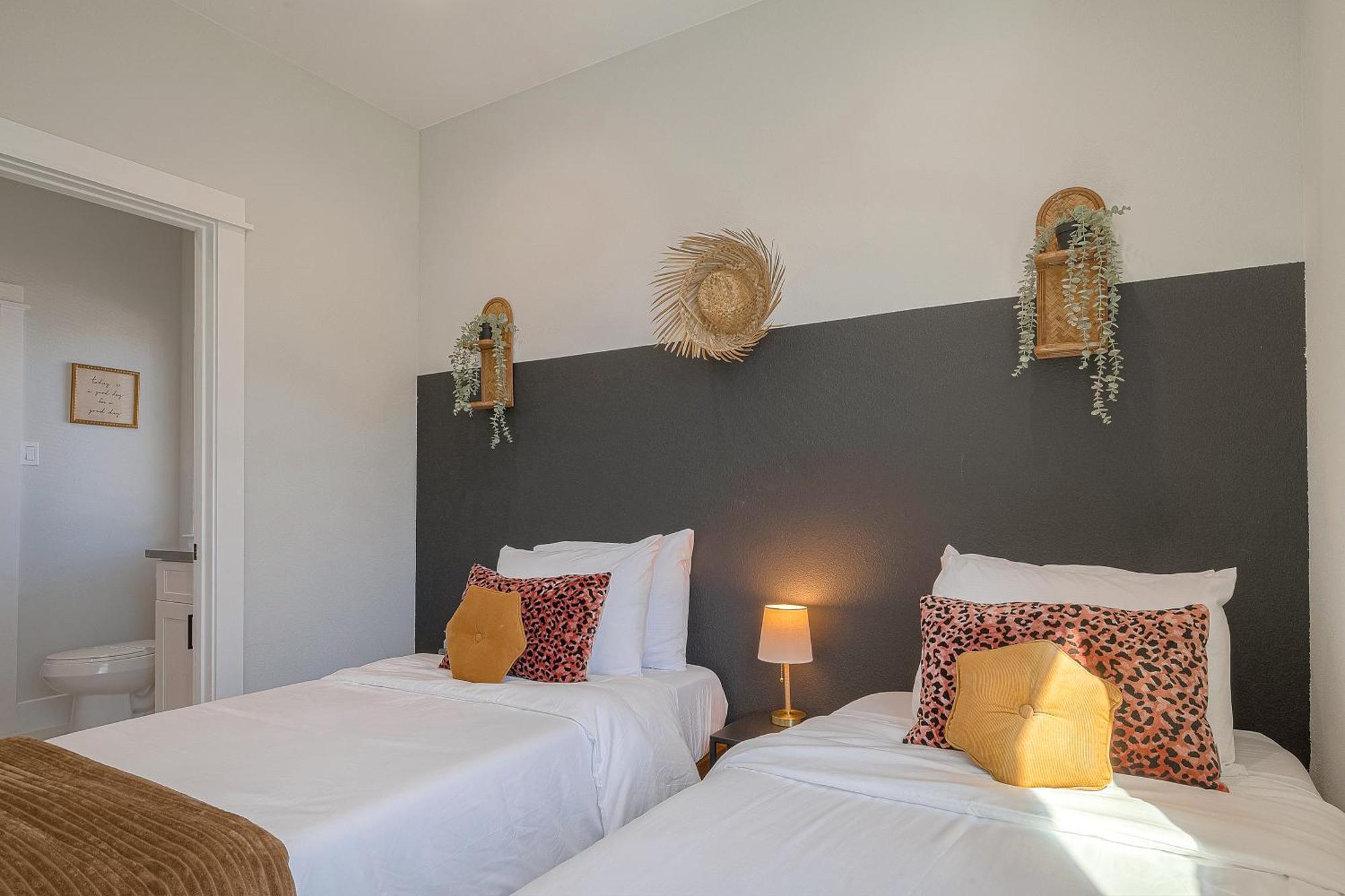 Modern Home Near Downtown With Fast Wifi, Bbq, Games & Ev Equipped! Houston Extérieur photo