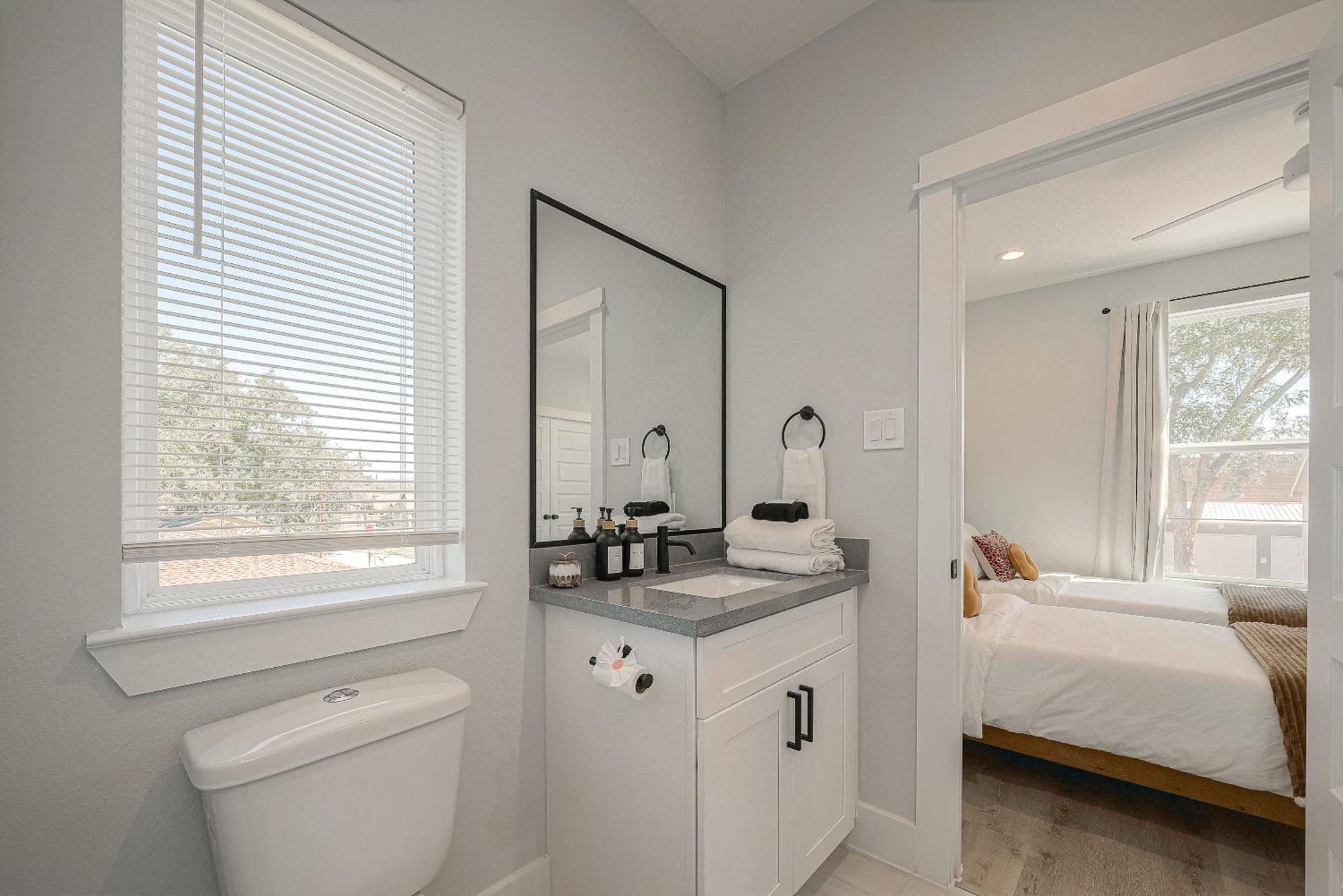 Modern Home Near Downtown With Fast Wifi, Bbq, Games & Ev Equipped! Houston Extérieur photo